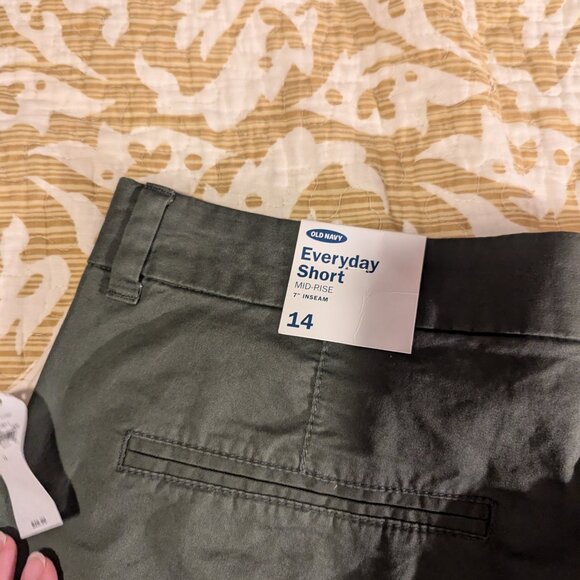 Old Navy shorts size 14 - Picture 3 of 6